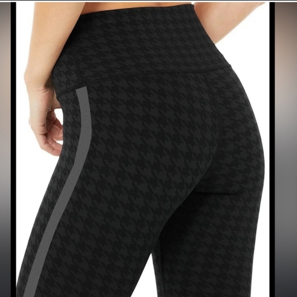 Alo Yoga high rise leggings with Reflective stripes - Picture 2 of 14